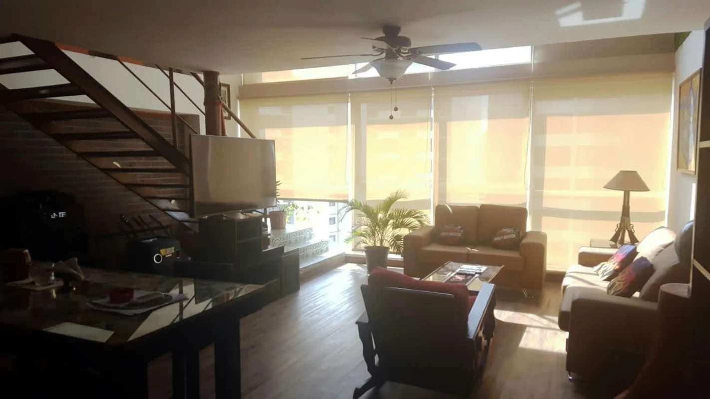 Modern kitchen area with breakfast bar and granite counter PH Vitro Loft El Cangrejo