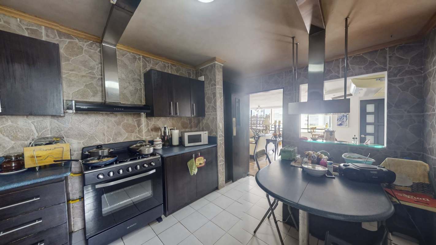 Bedroom with large window, AC unit, closet in PH Torre Buganvilla San Francisco Panama