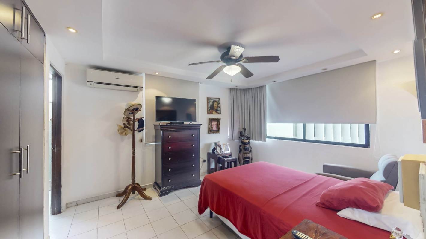 Bedroom with closet, AC, ceiling fan and large window in PH Torre Buganvilla Panama