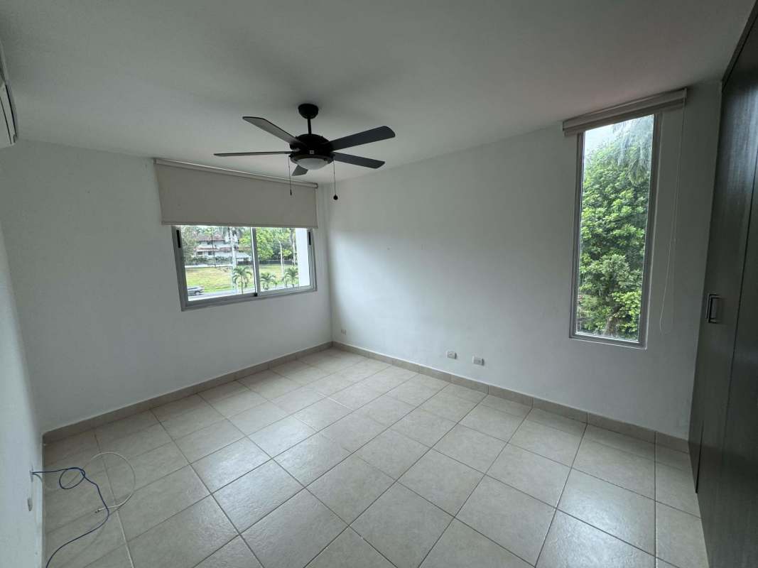 Bedroom with large window built-in closet in PH Clayton Park Clayton Panama