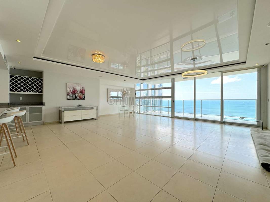 Spacious kitchen featuring granite countertops and modern appliances at PH Yoo Panama