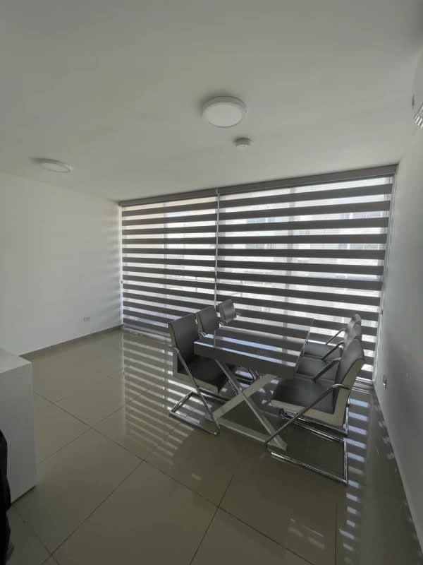 Living dining area with balcony access, large window and AC in PH Sky Park Panama