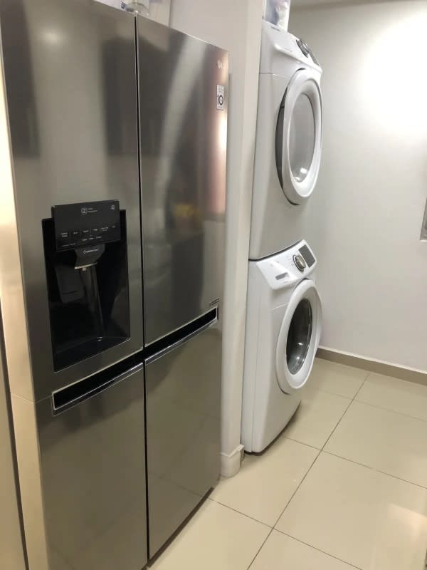 Contemporary bathroom with vanity mirror, walk-in shower at PH Sky Park Vía España Panama