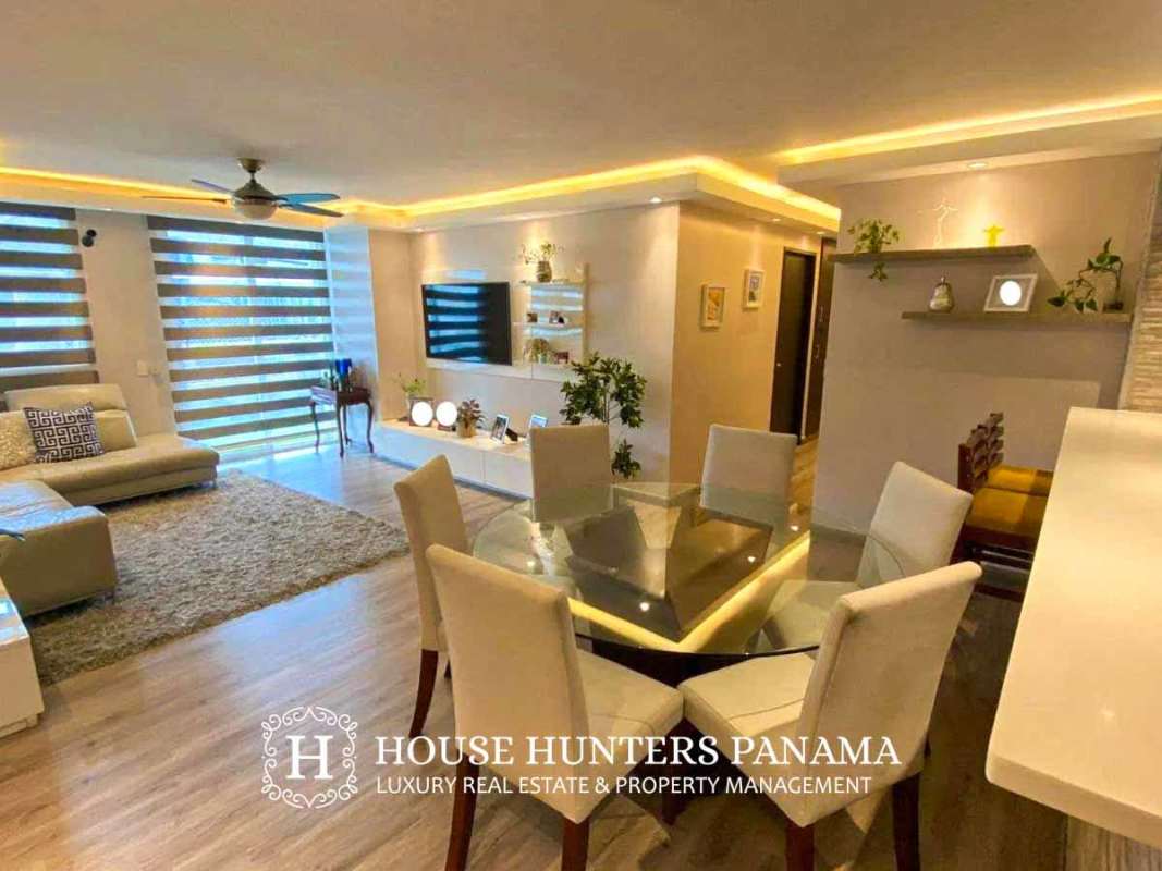 Nursery with hot air balloon wall mural and large window at PH Sunrise Tower Obarrio