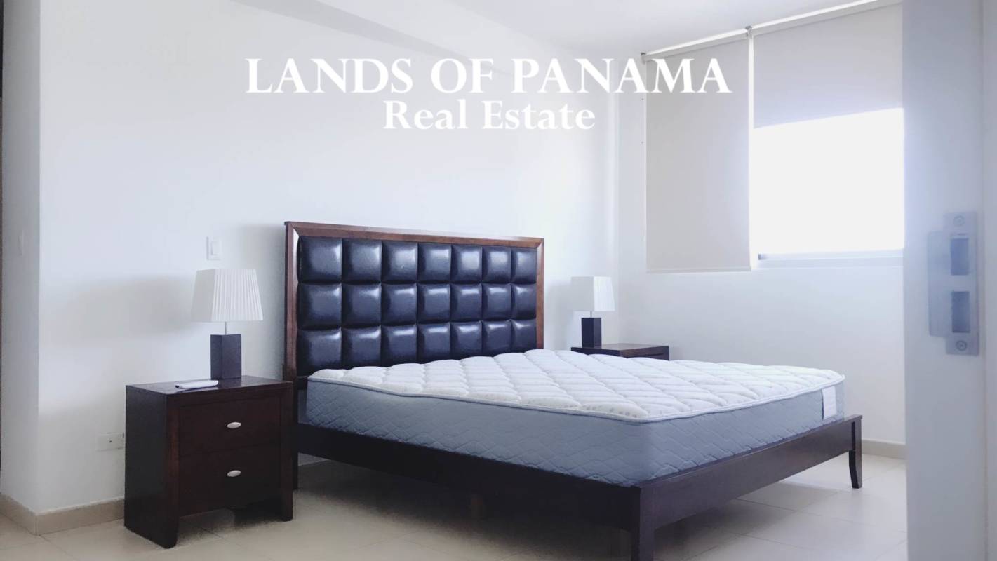 Open kitchen with granite breakfast bar and built-in cabinetry in PH Oasis Punta Pacifica Panama