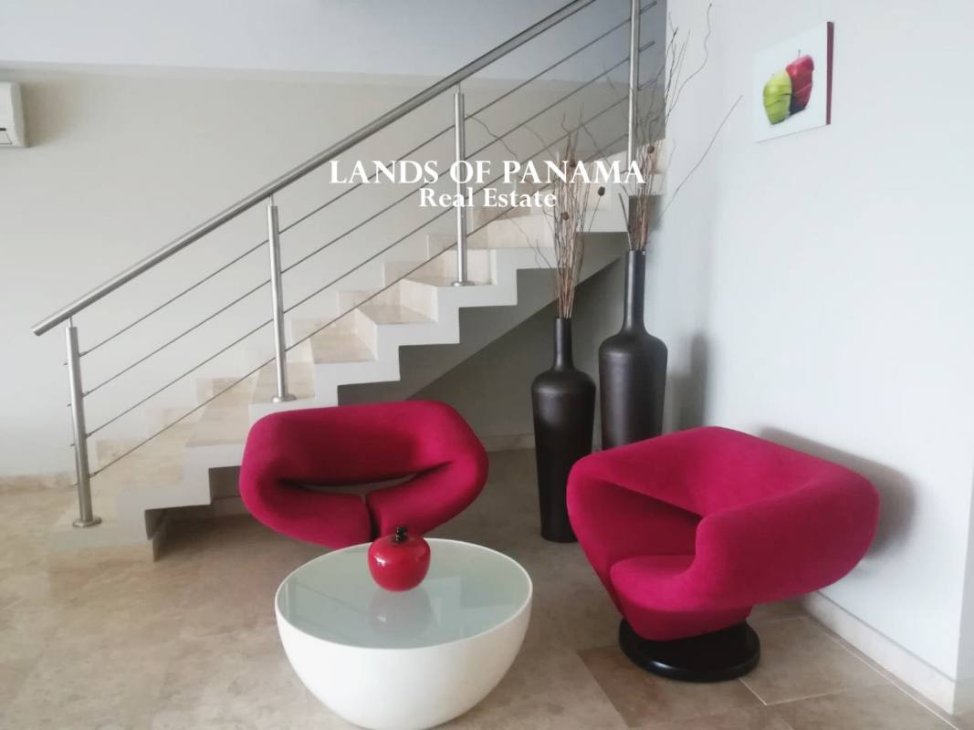 Guest bedroom with ocean outlook, air conditioning, roller blinds in PH Sky Panama