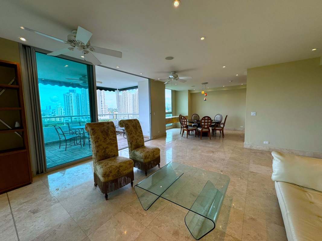 Luxury dining and living room with balcony overlooking Parque Omar in PH Park One Altos del Golf