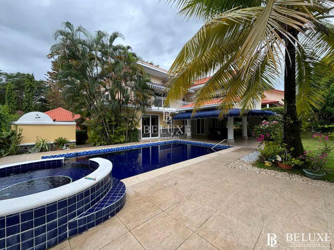 Private swimming pool with jacuzzi surrounded by garden at Camino de Cruces house Panama