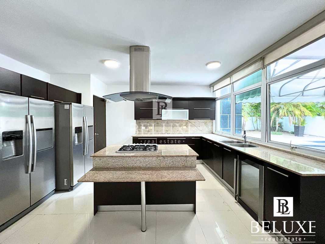 Luxury 5BR House with Pool in Costa Sur Costa Esmeralda