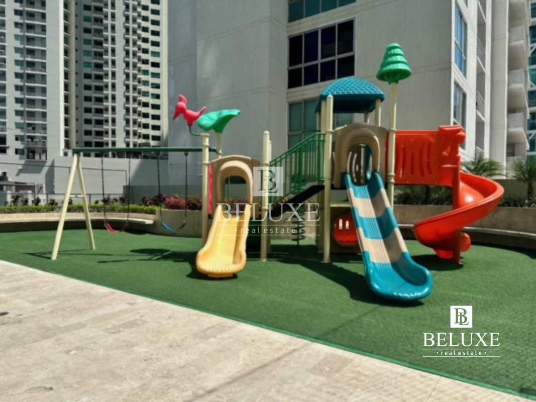 Luxury ocean front infinity pool at PH Oceanaire Punta Pacífica Panama City