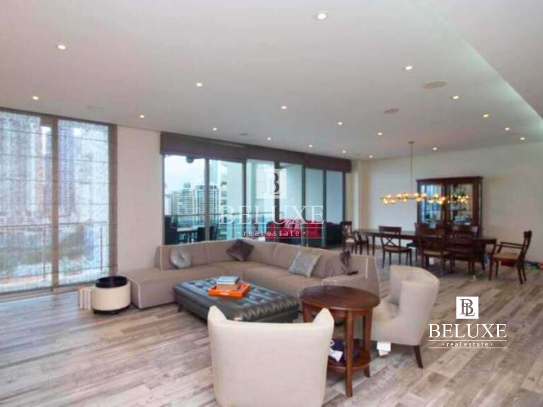 Elegant dining room overlooking Pacific Ocean skyline in PH Aqualina Panama