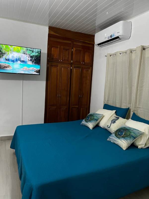 Compact bathroom with shower vanity and modern design at studio Villa de las Fuentes El Dorado Panama