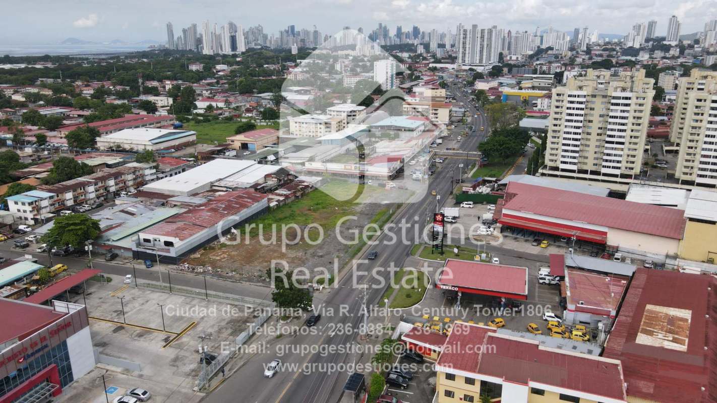 Aerial perspective of Panama City's skyline with prime corner lot on Vía España highlighted