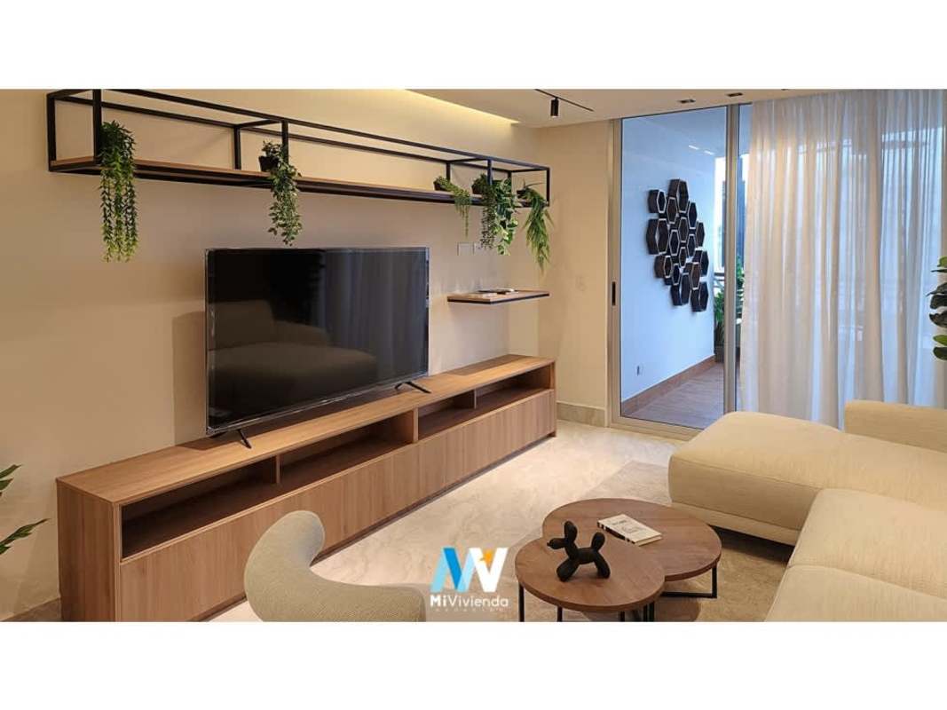 Spacious master bedroom with AC and large window PH Luxor 400 El Cangrejo Panama