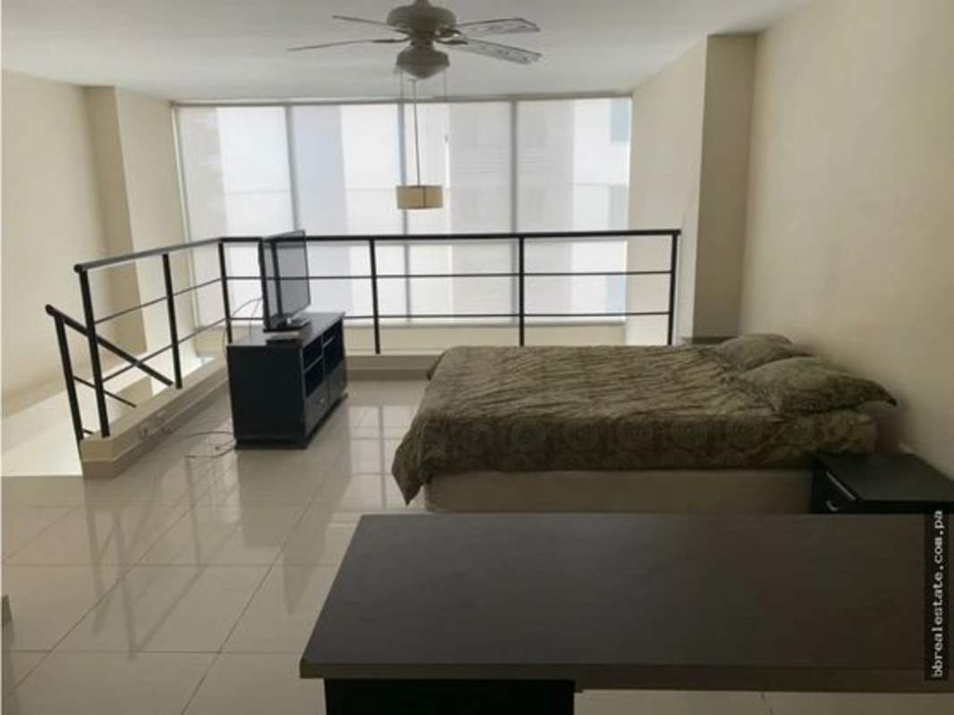 Modern minimalist bedroom with windows and furniture PH Vitro Loft El Cangrejo