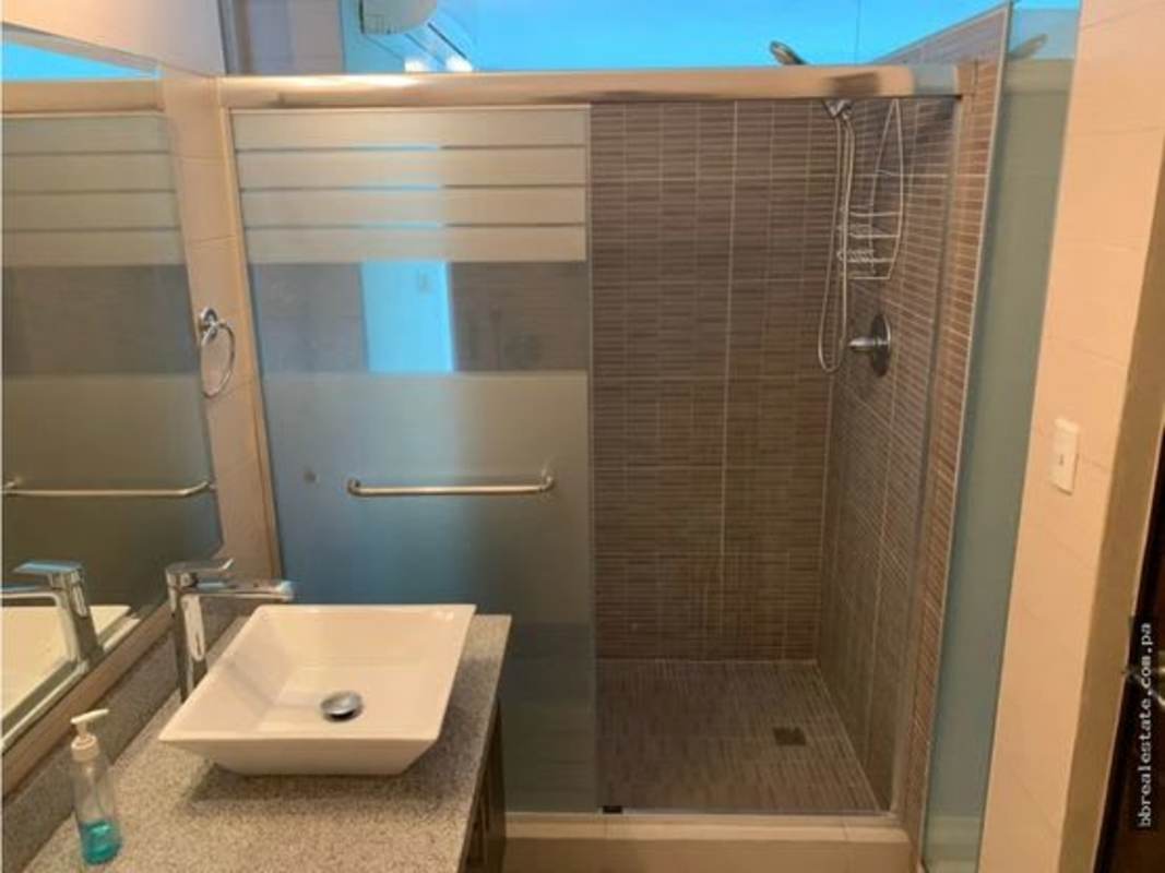 Bathroom with glass shower enclosure, vessel sink, granite counter in PH Vitro Loft Panama