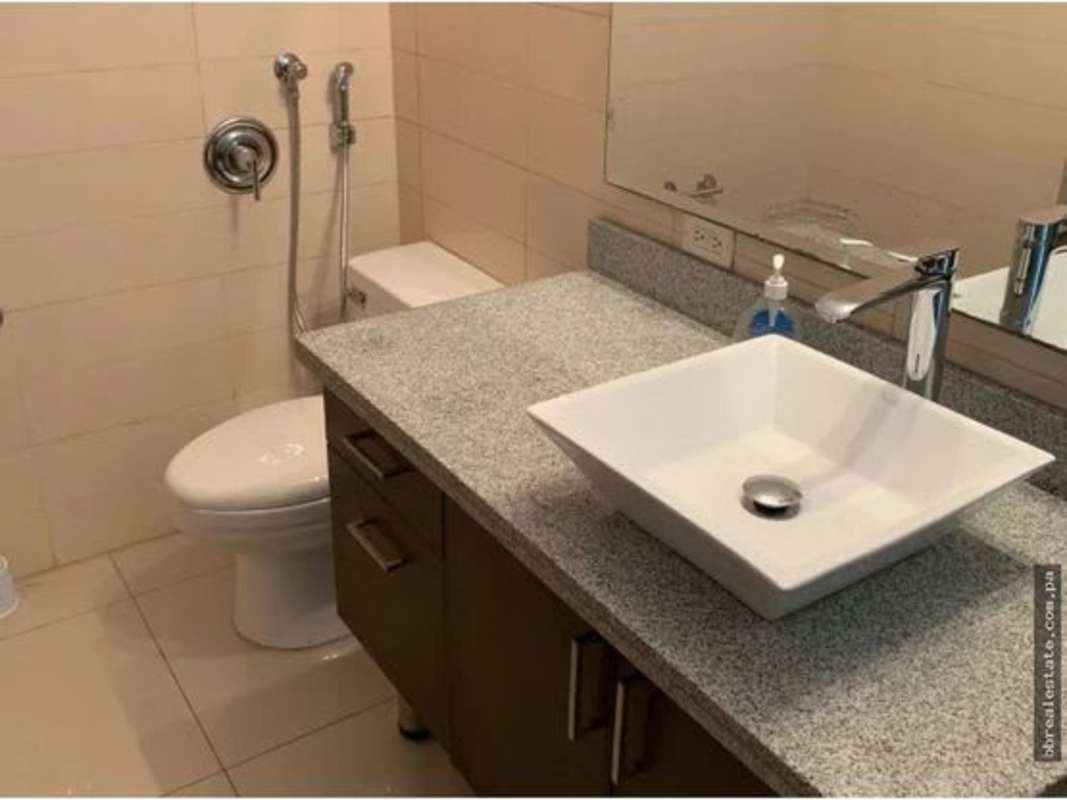 Contemporary bathroom with granite counter and vessel sink in PH Vitro Loft El Cangrejo