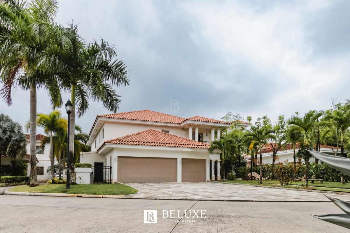Spacious kitchen with modern cabinetry, granite counters and stainless appliances in Panama luxury villa rental