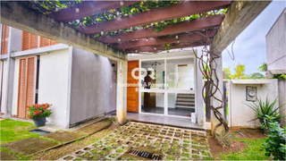 Duplex House for Sale in San José - 3 bedrooms
