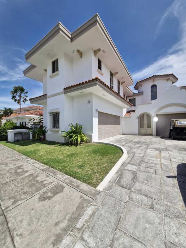 Large gourmet kitchen with granite counters Fairway Estates Santa Maria Panama