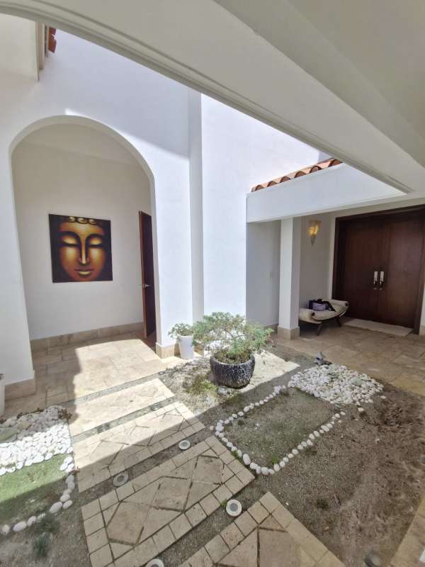 Lush green backyard garden overlooking golf course Fairway Estates Panama