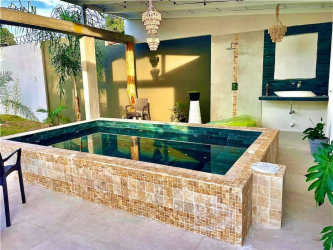 Large outdoor marble jacuzzi with hot water lighting for 12 people in Cala Azul Costa Esmeralda Panama