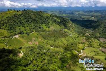 Lush panoramic mountain property with pasture, forest and hillside views in Volcán Panama