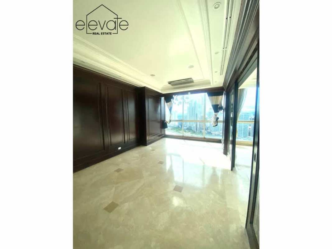 Spacious bathroom with soaking tub glass shower double sinks marble counters Peninsula Punta Paitilla