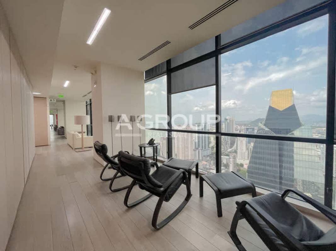 Premium high floor office space at Tower Financial Center Obarrio with panoramic views