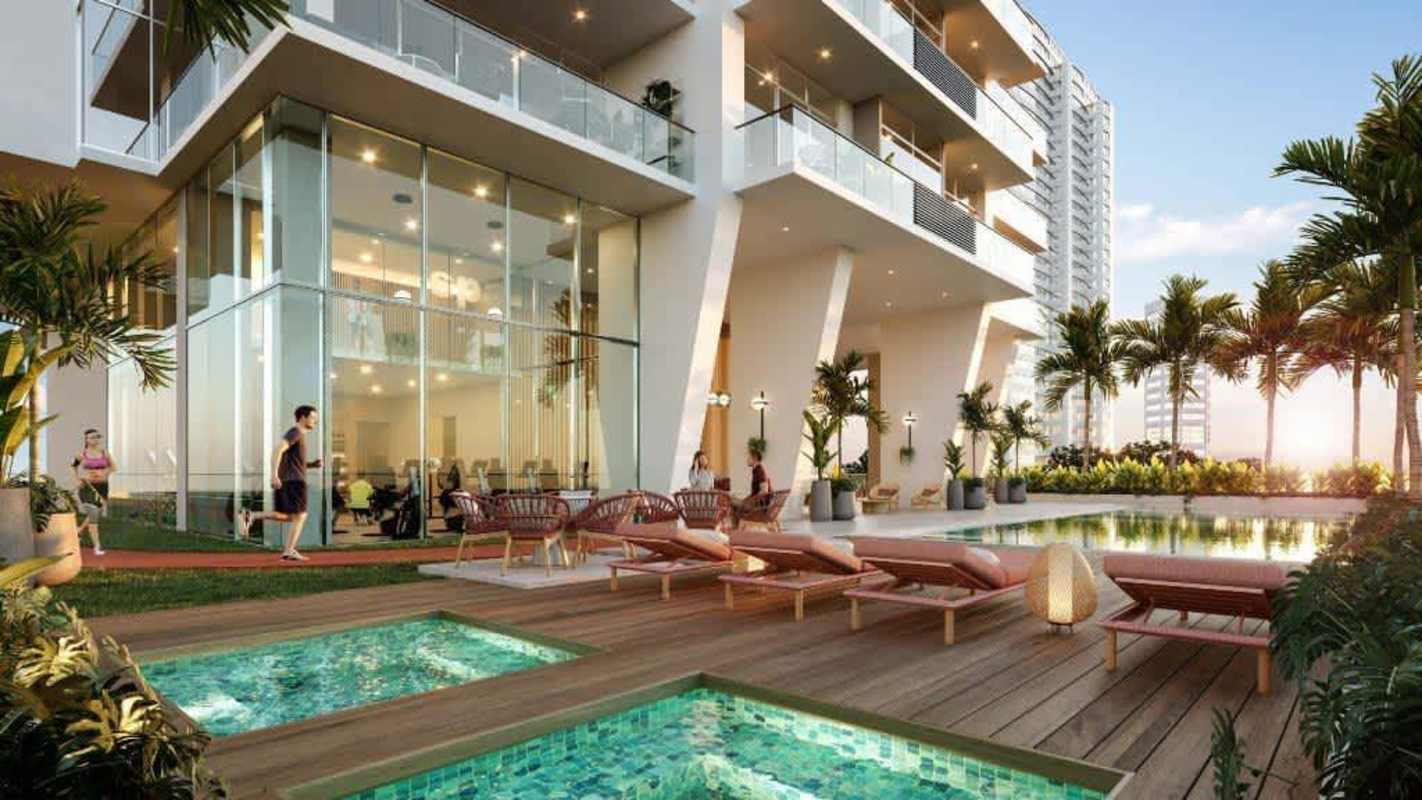 Infinity pool, Jacuzzi and sun deck with palm trees at Nogal luxury condos Panama