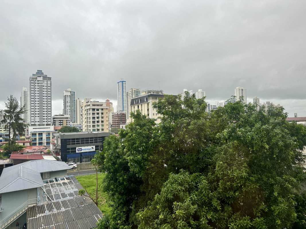 Spacious living dining room with large windows in PH Golden Gate Tower San Francisco Panama for sale