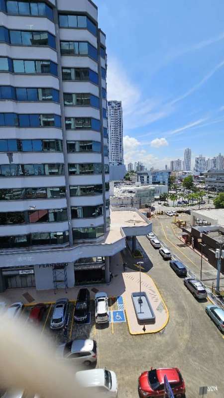 Bedroom with corner windows tiled floor ceiling fan PH Brisas de San Fernando Panama City.