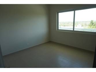Bright secondary bedroom tiled floors large windows Sherman 2 Bijao Panama