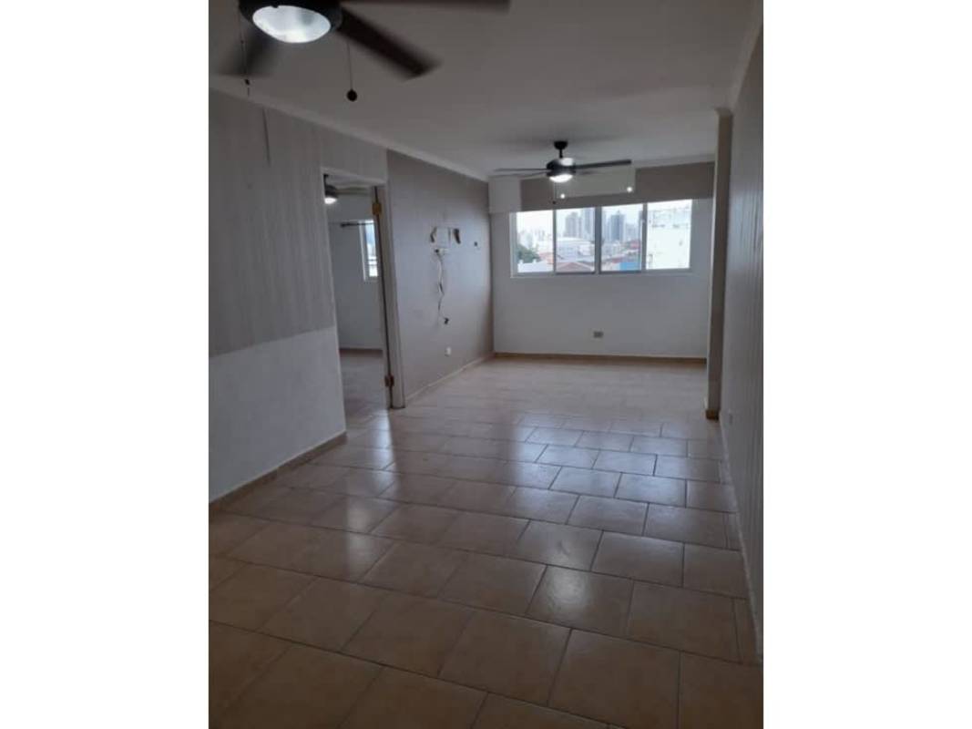 Bright bedroom with built-in closet tiled floors and city view Villas de Bethania Betania Panama