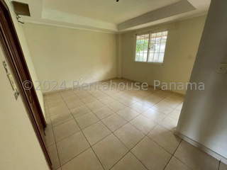 House for Sale in Rufina Alfaro / Altos de Panamá - 5 bedrooms