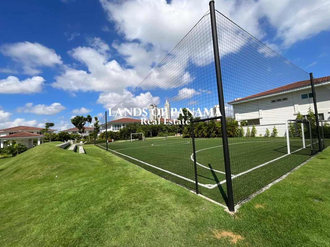 Luxury 3BR House at The Grove Santa Maria Golf Community - View 2