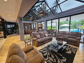 House for Sale in San Francisco - 4 bedrooms