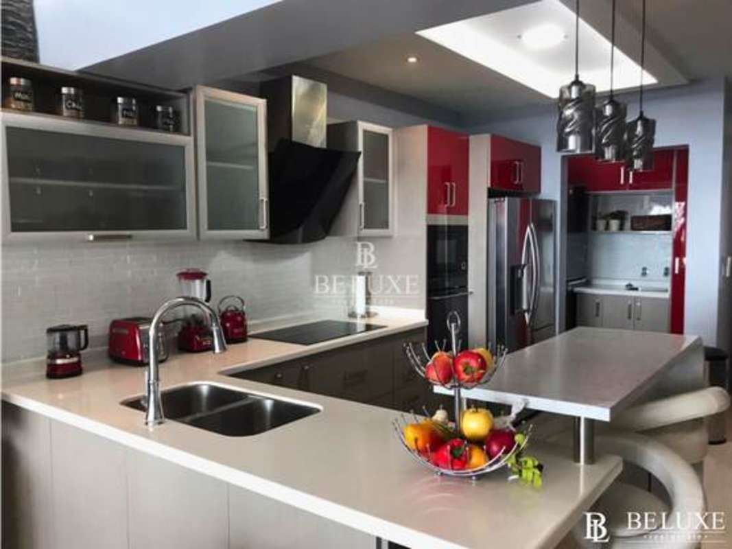 Contemporary kitchen with granite counters, stainless appliances PH White Tower Panama