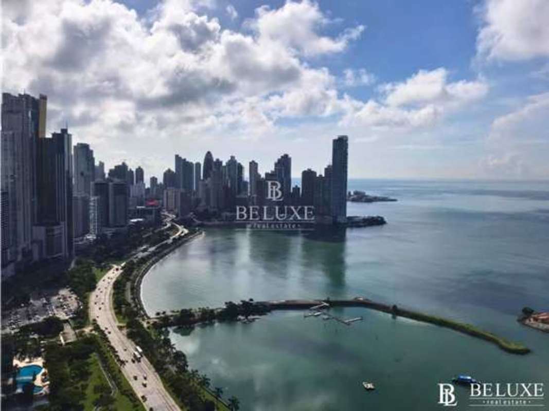 Private balcony with stunning Pacific Ocean and city skyline views PH White Tower Panama