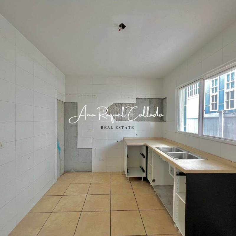 Clean modern exterior with white walls, side path, privacy fence PH Alpes Panama City