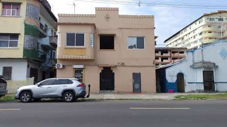 Colon Multi-Unit Building with Commercial Stores Barrio Norte