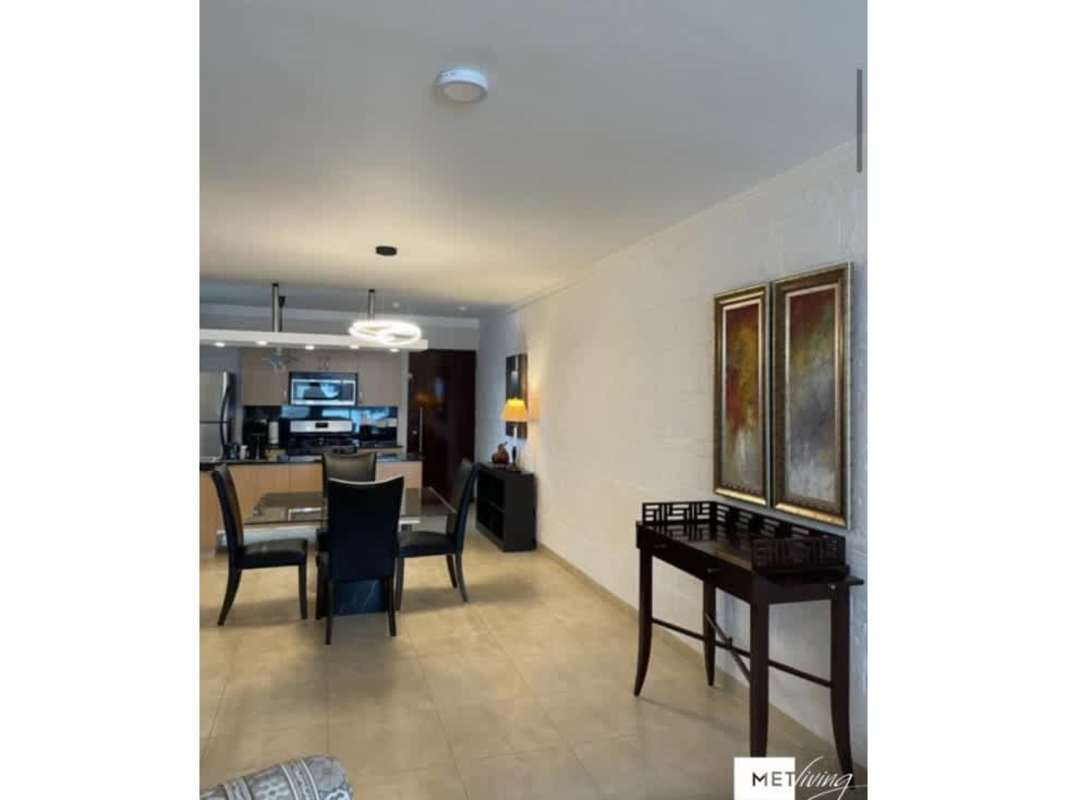 Modern bedroom with large windows, city view, ceiling fan, AC in PH Luxor El Cangrejo Panama City