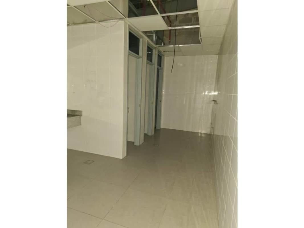 Concrete floor and high metal ceiling warehouse for sale Vía Tocumen Panama