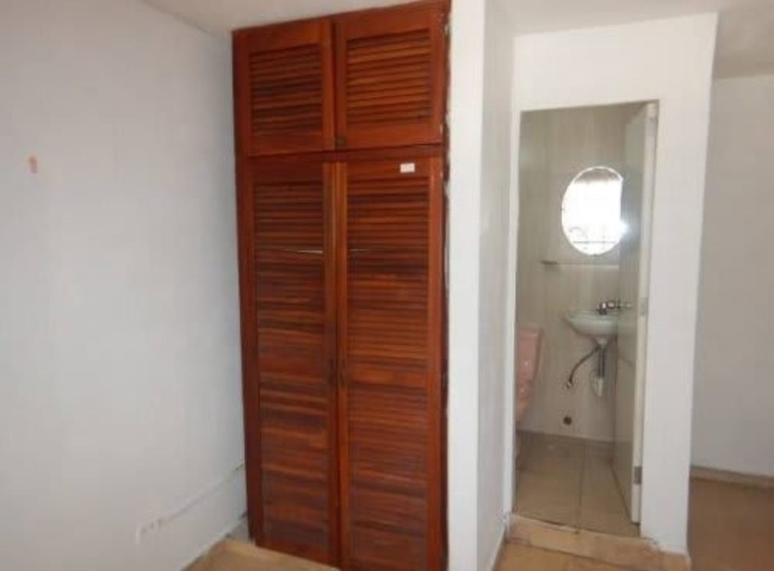 Bedroom with built-in closet and bathroom view Villa Lucre Panama