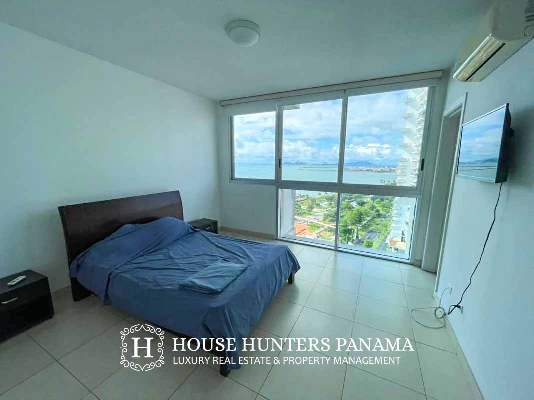 Secondary bedroom with city skyline views and marble floors in PH White Tower Panama