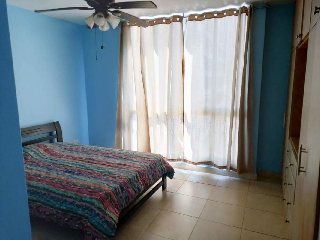 Bedroom with tile flooring built-in closet and city views in PH Portofino San Francisco Panama