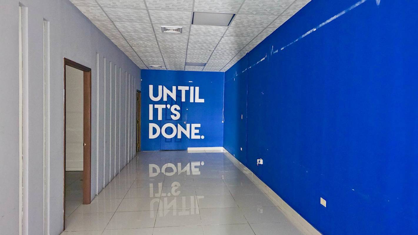 Open plan commercial area tiled flooring at Display Plaza near Calle 50 Panama City