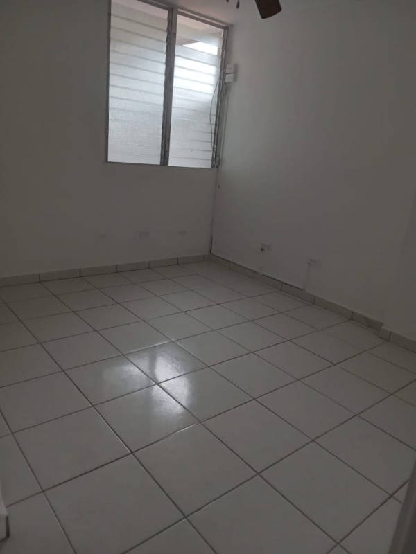 Covered balcony with garden view and tiled floor in PH Miraflores Plaza Betania Panama