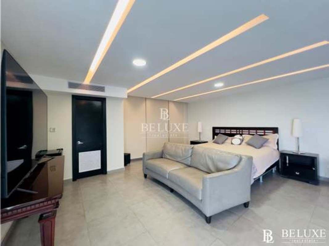 Spacious bedroom with terrace access and sea view in PH Bahia del Golf Coco del Mar Panama