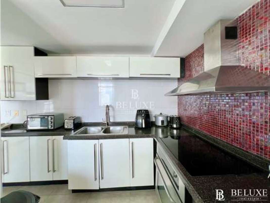 Sleek open dining room with access to terrace in PH Bahia del Golf penthouse Coco del Mar Panama